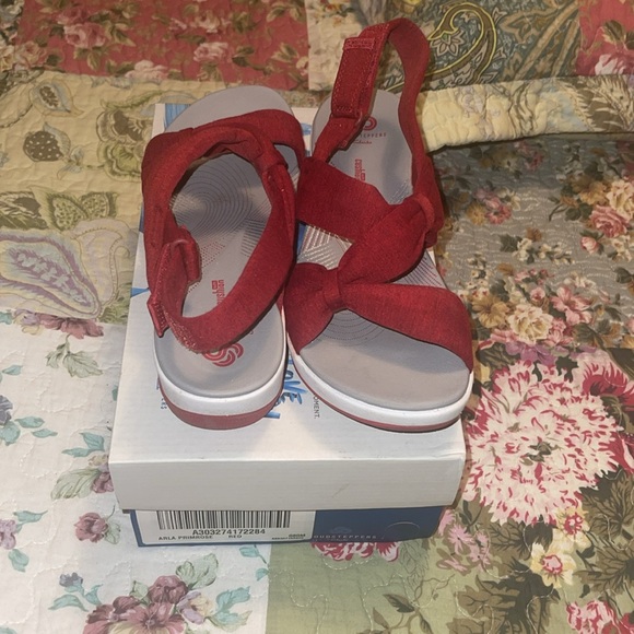 Like new cloudstepper by Clark’s soft cushion sandals! - Picture 6 of 6